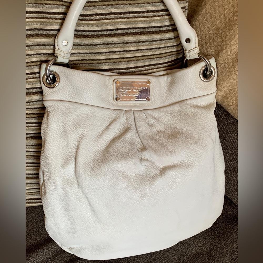 Authentic MARC JACOBS Pebbled leather long shoulder magnetic snap closure bag
